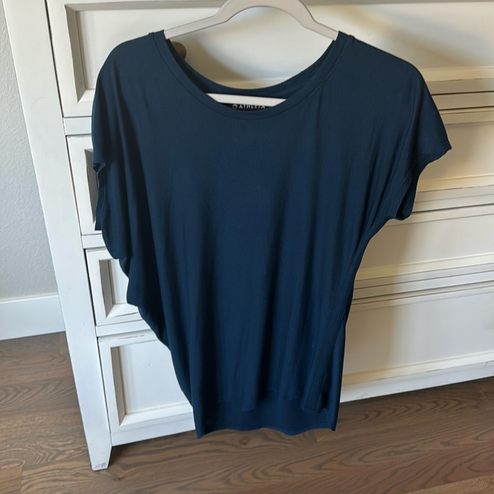 Athleta short sleeve shirt